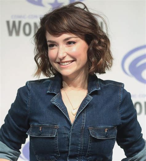 Milana Vayntrub Body Measurements Height Weight。